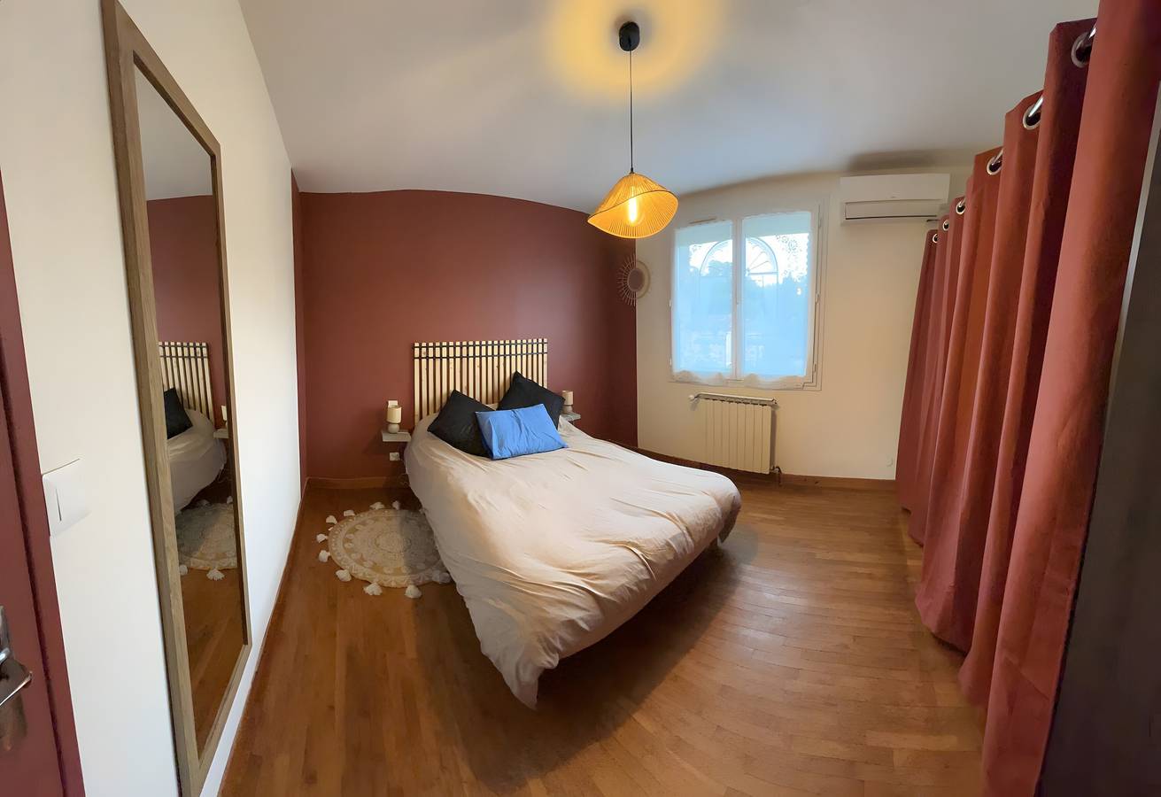 Chez Nana - Maison dans le Gard avec terrasse privée, jardin et climatisation in Barjac, Région d'Alès