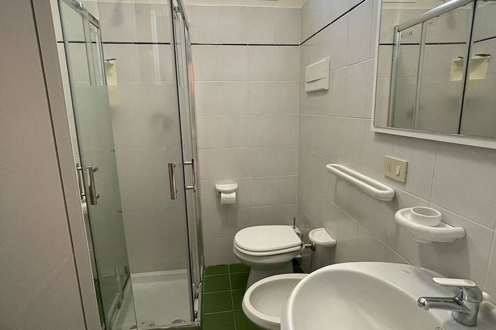 Appartamento intero, Appartamento fronte lago con piscina e WiFi in Santa Maria di Lugana, Sirmione