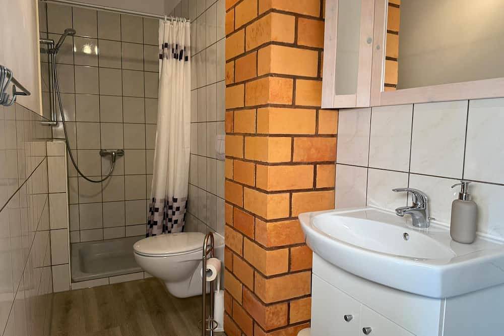 Ganze Wohnung, Komfortable Ferienwohnung in der Pension vorm Darß in Neu Hirschburg, Ribnitz-Damgarten