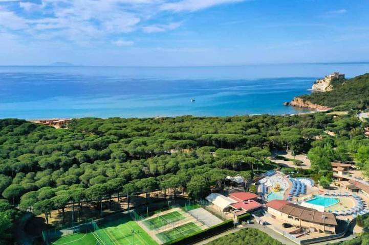 Bungalow per 3 persone, con idromassaggio e piscina nonché terrazza in Castiglione della Pescaia