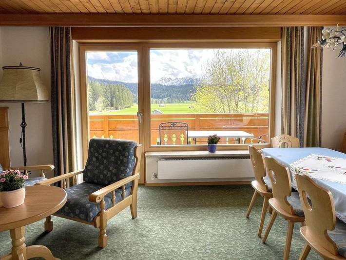 Hütte für 6 Personen, mit Pool und Ausblick sowie Garten und Sauna in Leutasch - 2