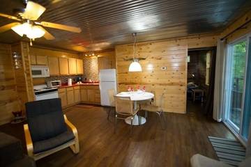Glamping for 6 Guests in Broken Bow Lake, Oklahoma, Picture 4