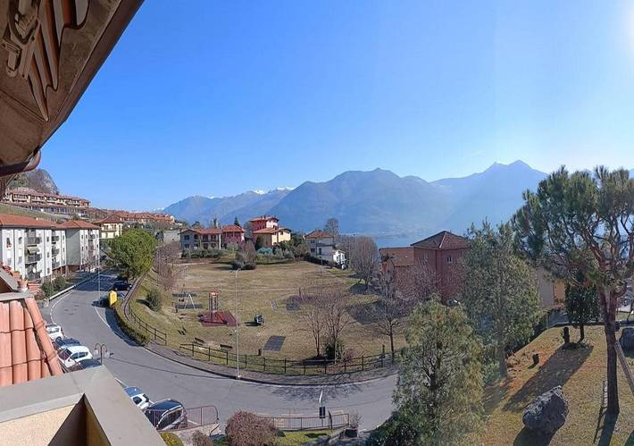 Location de vacances pour 6 personnes, avec vue ainsi que balcon et vue sur le lac à Lovere - 2