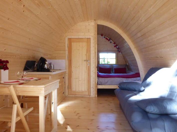 Gîte pour 4 personnes, avec Terrasse ainsi que Jardin et Vue à Tréméoc
