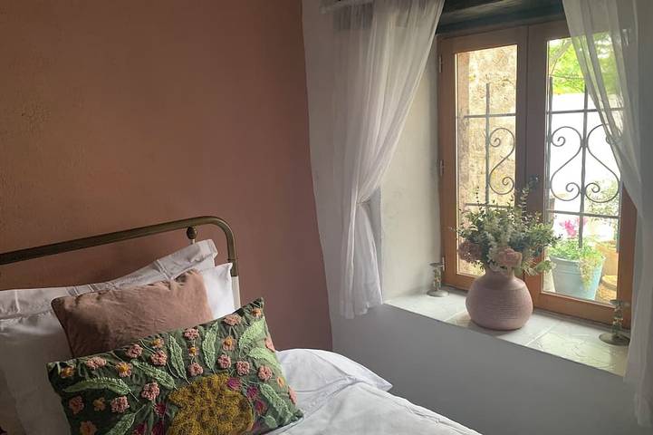 Location de vacances pour 8 personnes, avec terrasse et jardin à Lussac-les-Églises - 4