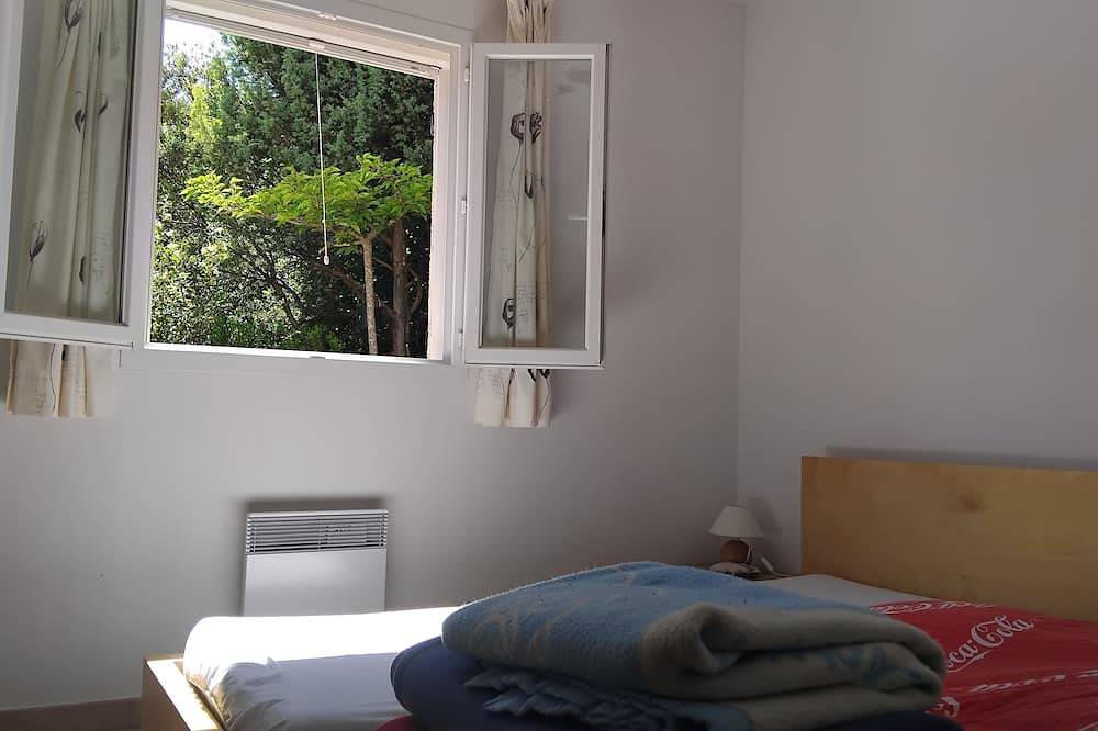 Ground floor of villa with private garden for 2. Sports enthusiasts welcome! in Quinson, Verdon Regional Natural Park