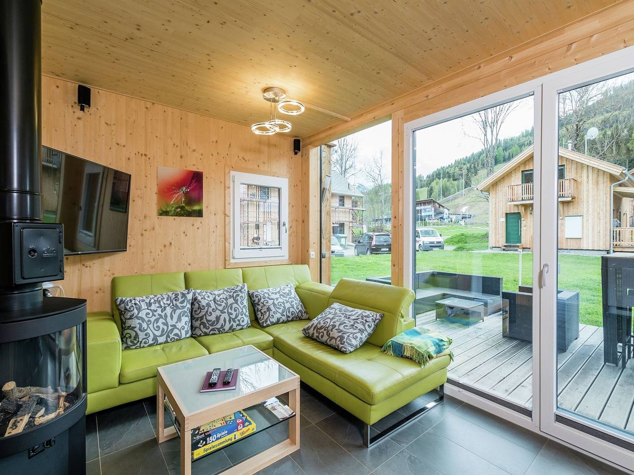 Attractive chalet with hot tub in St. Georgen ob Murau, Sankt Georgen am Kreischberg