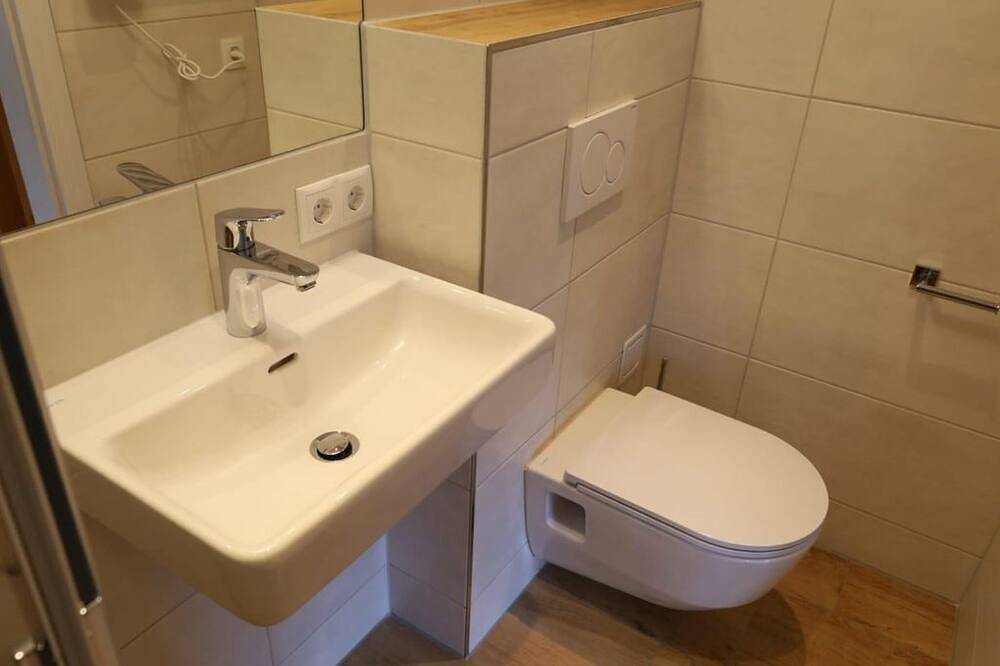 Dreibettzimmer mit Dusche, Wc - Edlingerhof in Schladming, Schladming-Dachstein
