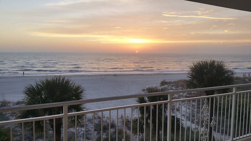 Vacation rental for 4 people, with balcony and pool in Madeira Beach