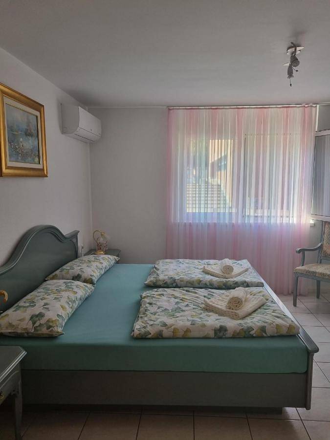 A u r o r a Central Room climatizzata vicino Ffs in Cadenazzo, Ticino