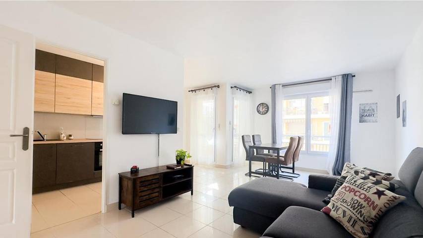 Gîte pour 2 personnes, avec balcon dans Plage Carras Nice