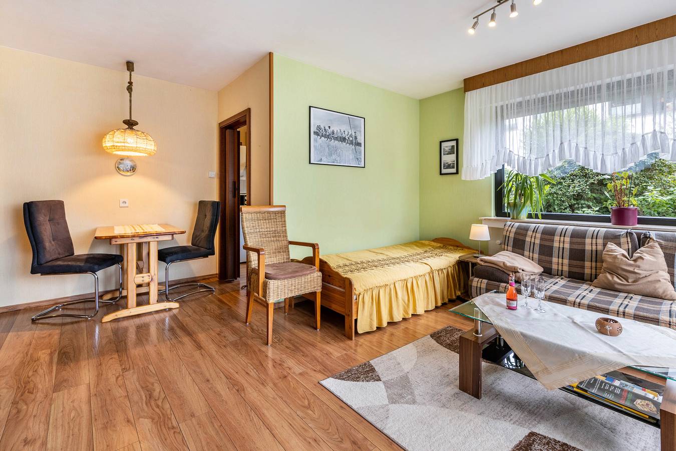 Ganze Wohnung, Ferienwohnung Neuenrade mit gemeinsamer Terrasse, gemeinsamem Garten und Wi-Fi in Neuenrade, Märkischer Kreis