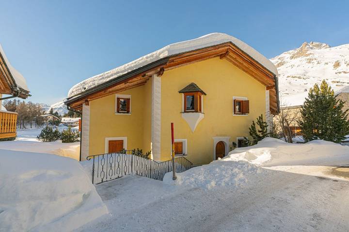Ganze Wohnung, Chesa Trais Fluors – Grosszügig wohnen in ruhiger Lage Maloja in Bregaglia, Bernina-Alpen