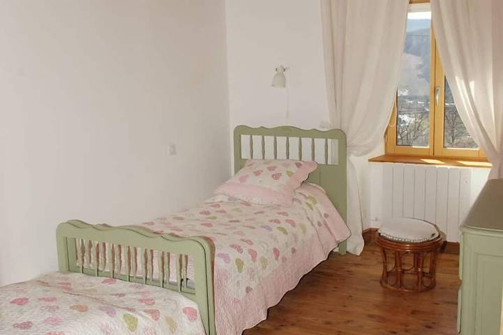 Location de vacances pour 6 personnes, avec jardin à Cheylade - 4