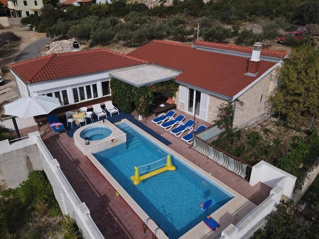 Villa Lucia with private pool and a whirlpool in Mala Srebrna, Rukavac