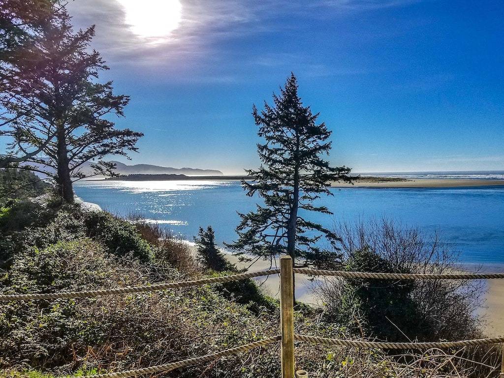Neu renoviertes, makelloses Cottage mit Meerblick. Zu Fuß zum Strand! in Netarts, Tillamook County