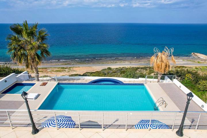 Ferienhaus für 6 Personen, mit Whirlpool und Terrasse sowie Garten und Kinderpool