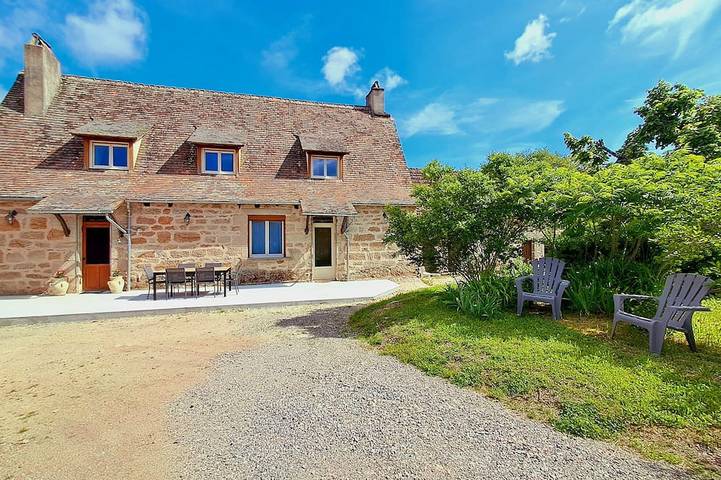 Gîte pour 6 personnes, avec jardin et balcon, animaux acceptés à Aynac