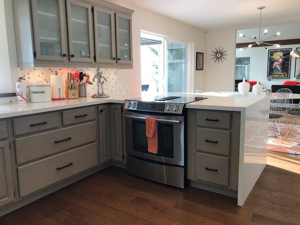 Driftwood Beach House-Horizon Suite: Oceanfront Luxury on the Sunshine Coast in Sechelt, Sunshine Coast Regional District