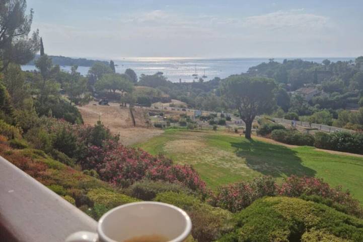 Gîte pour 6 personnes, avec piscine dans Golf De Cap Esterel