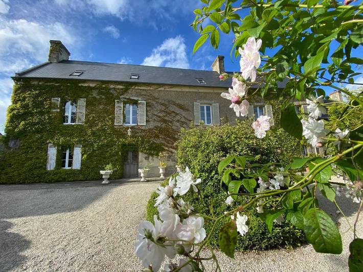 Location de vacances pour 2 personnes, avec vue ainsi que piscine et jardin à Longueville - 2