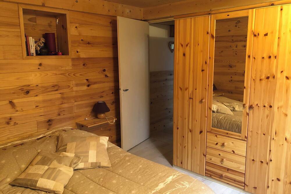 Appartement entier, La Cure Rdc en maison au calme T2 48m2 au  au milieu des champs 3 km Rousses in Les Rousses, Parc naturel régional du Haut-Jura