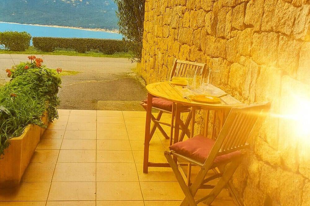 Appartamento intero, Ampio bilocale con aria condizionata, wifi, lavatrice, vista mare, residenc in Serra di Ferro, Ajaccio e dintorni