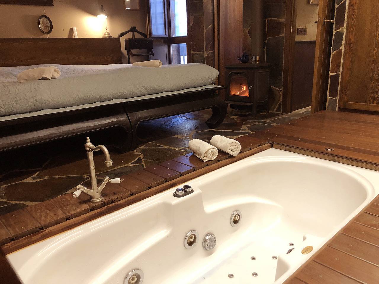 Acogedor de invierno con jacuzzi a 27 km de Bcn. in Argentona, Costa del Maresme