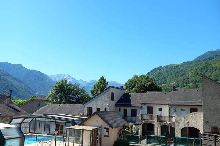 Gîte pour 4 personnes, avec jardin ainsi que piscine et balcon à Bielle (Pyrénées-Atlantiques)