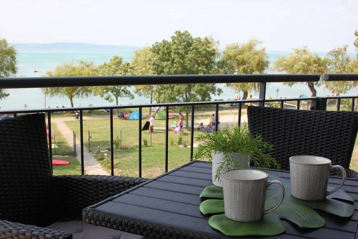 Ferienwohnung für 4 Personen, mit Seeblick und Garten sowie Ausblick in Siofok