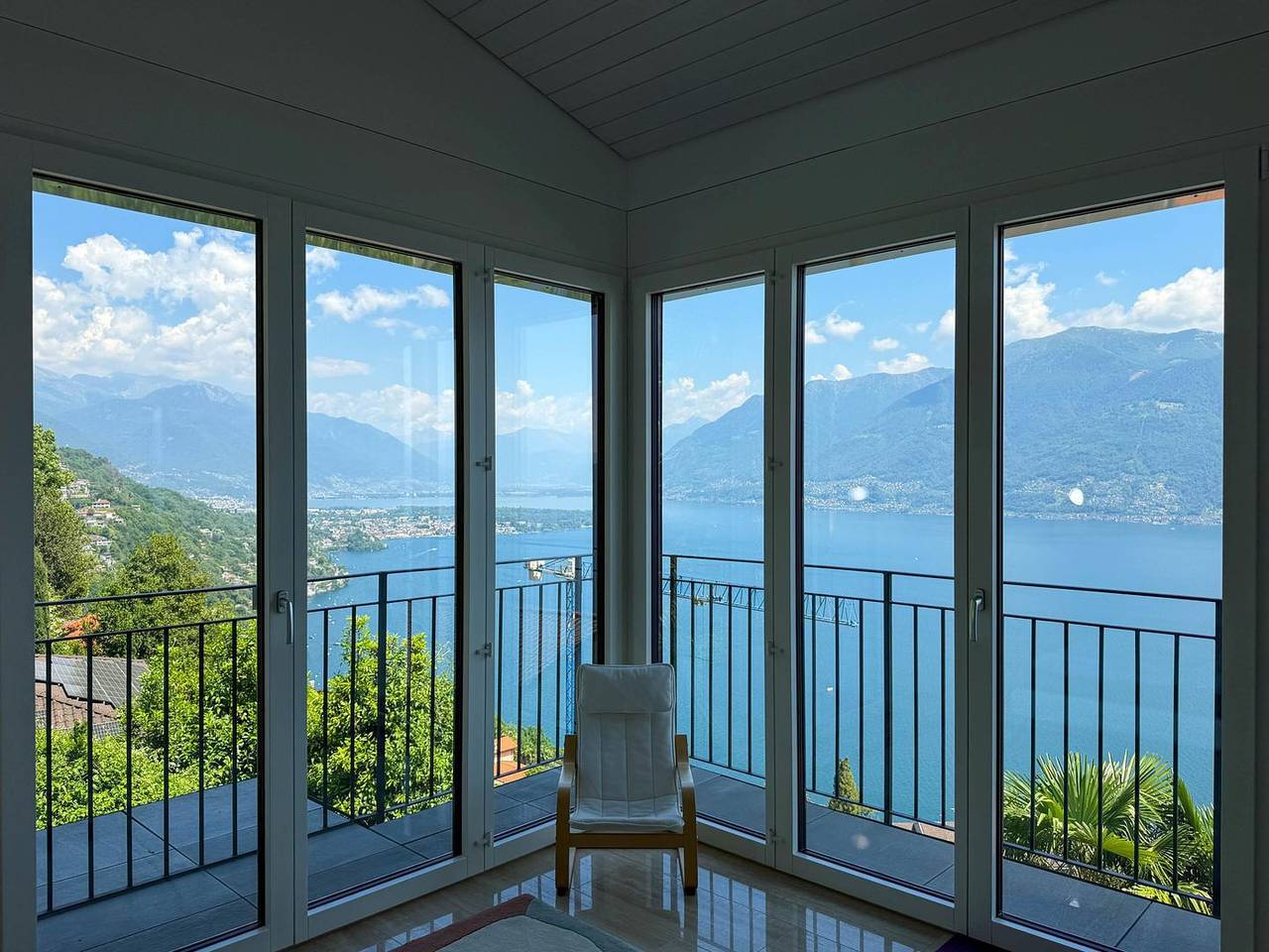 Freistehendes Ferienhaus Casa ai Monti mit aussergewöhnlichem Berg- und Seeblick in Ronco sopra Ascona, Tessiner Alpen