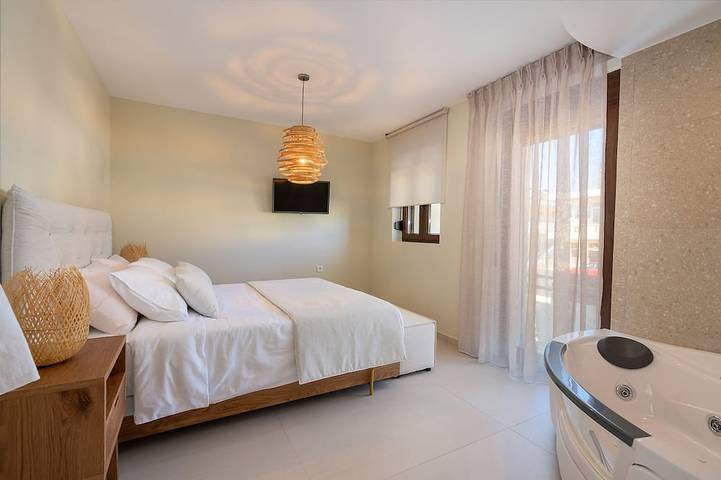 100 m van het strand, kinderzwembad, ping pong, sauna en fitnessruimte, privé ligbedden! in Rethymno (City), Rethymno en omgeving
