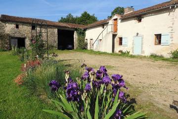 Gîte pour 6 personnes, avec jardin à Nueil-les-Aubiers