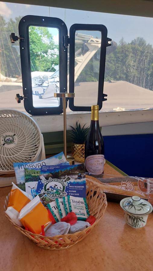Bateau pour 4 personnes, avec vue sur le lac et vue dans Lac des Settons (Montsauche-les-Settons) - 4