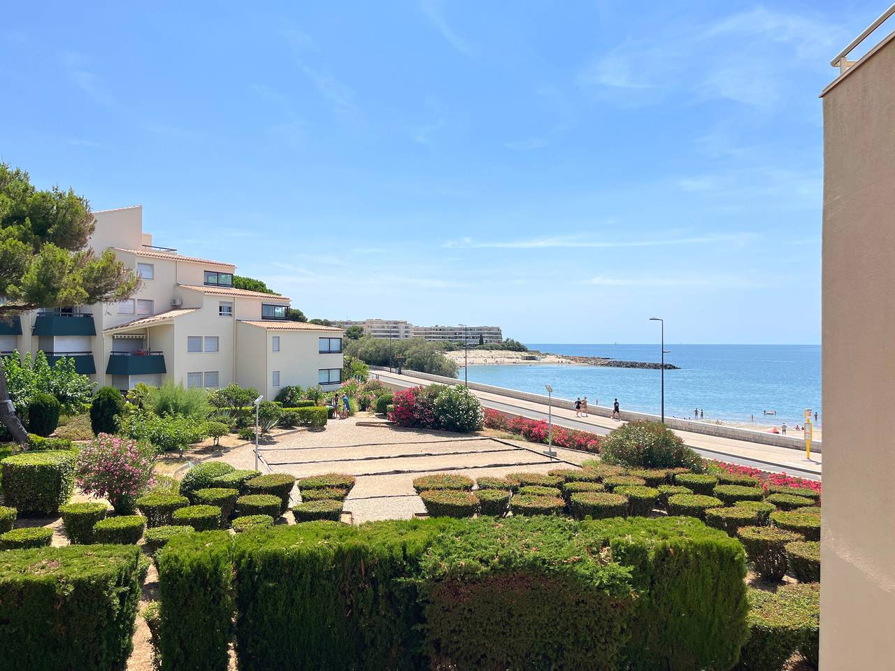 Appartement entier, Studio refait en 2024 avec terrasse, climatisation et parking, à 50m de la plage in Sète, Côte d'Améthyste