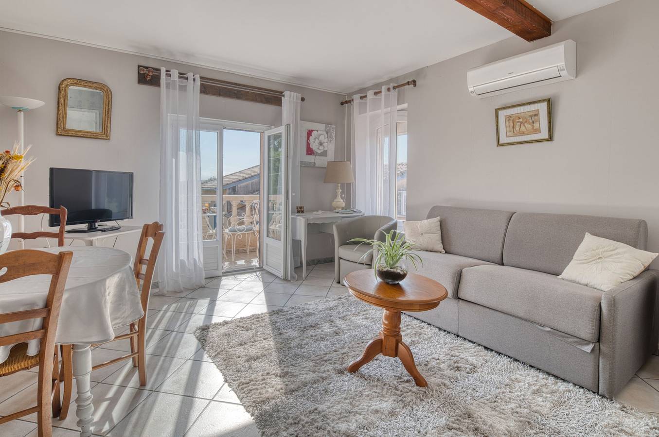 Appartement entier, Appartement cosy avec piscine chauffée, proche Canal du Midi in Gardouch, Lauragais