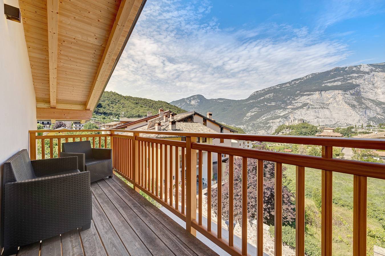 Entire apartment, Apartment 'Castle View' with Mountain View, Balcony and Wi-Fi in Drena, Garda Mountains