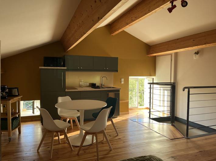 Gîte pour 2 personnes, avec jardin et piscine, animaux acceptés à Ucel