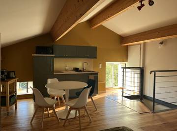 Gîte pour 2 personnes, avec jardin et piscine, animaux acceptés à Ucel