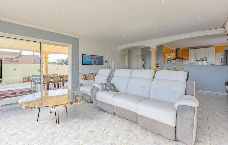 140m² Apartment with AC, Parking, Pool & Wifi in Marseillan in Marseillan, Mediterranean Coast (France)