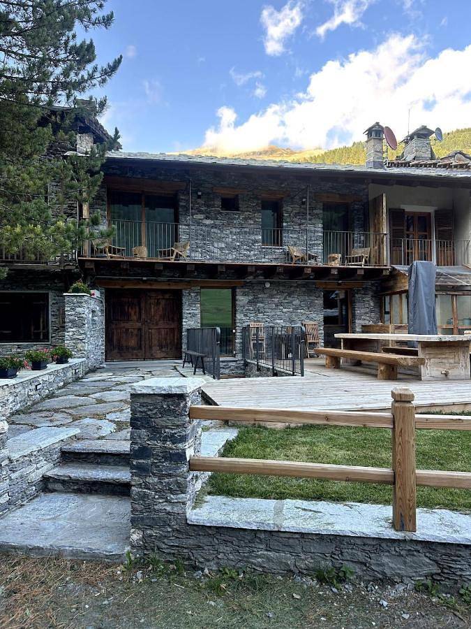 Gîte pour 14 personnes, avec Balcon et Jacuzzi ainsi que Terrasse et Jardin à Pontechianale