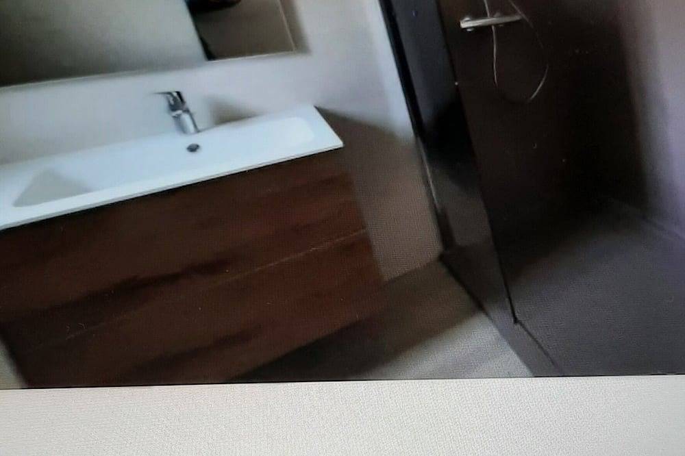 Maison avec terrasse couverte 40m2, au calme de la vallée de La Baume, pour 6. in Valgorge, Parc naturel régional des Monts d'Ardèche