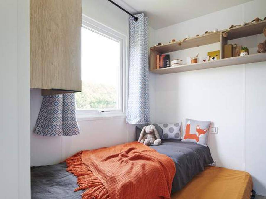 Camping Le Clos de Balleroy - Mobilheim 6 personen - Mobilheim Lodge 83 Confort 3 Zimmer - 28 m² + integrierte Terrasse von 8 m in Balleroy, Bayeux und Umgebung