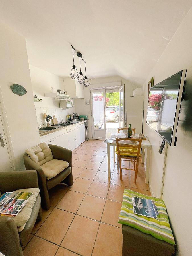 Location de vacances pour 2 personnes, avec jardin et terrasse à Kermaria-Sulard - 2