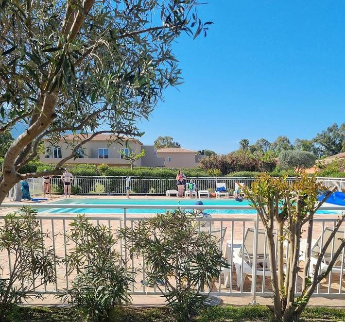 Maison de vacances pour 4 personnes, avec piscine et vue ainsi que jardin et terrasse