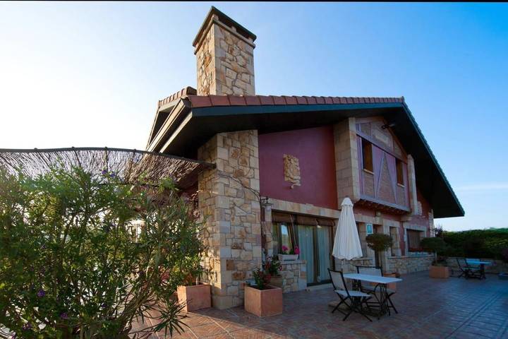 Hôtel pour 2 personnes, avec Terrasse ainsi que Jardin et Vue à Guernica