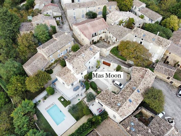 Chambre d’hôte pour 12 personnes, avec terrasse et jardin ainsi que sauna et piscine