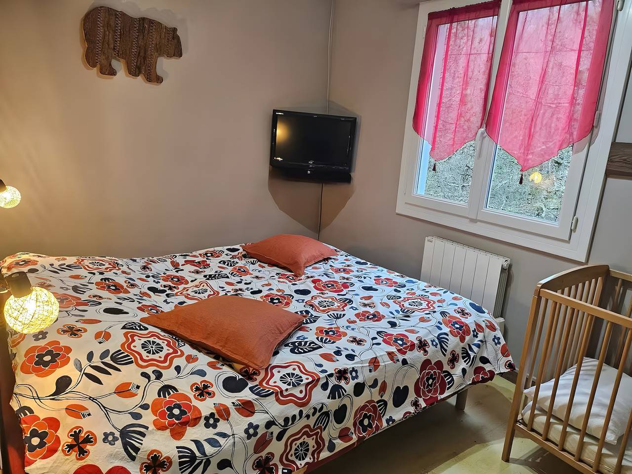 Chalet 'Chez Corinne' avec vue sur la montagne, piscine privée, et à proximité de stations de ski in Cornimont, Parc naturel régional des Ballons des Vosges