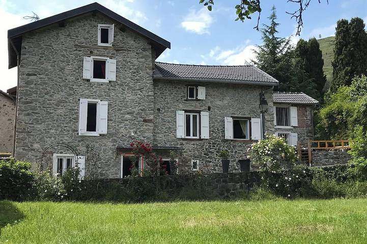 Location de vacances pour 12 personnes, avec Terrasse et Jardin à Vèbre