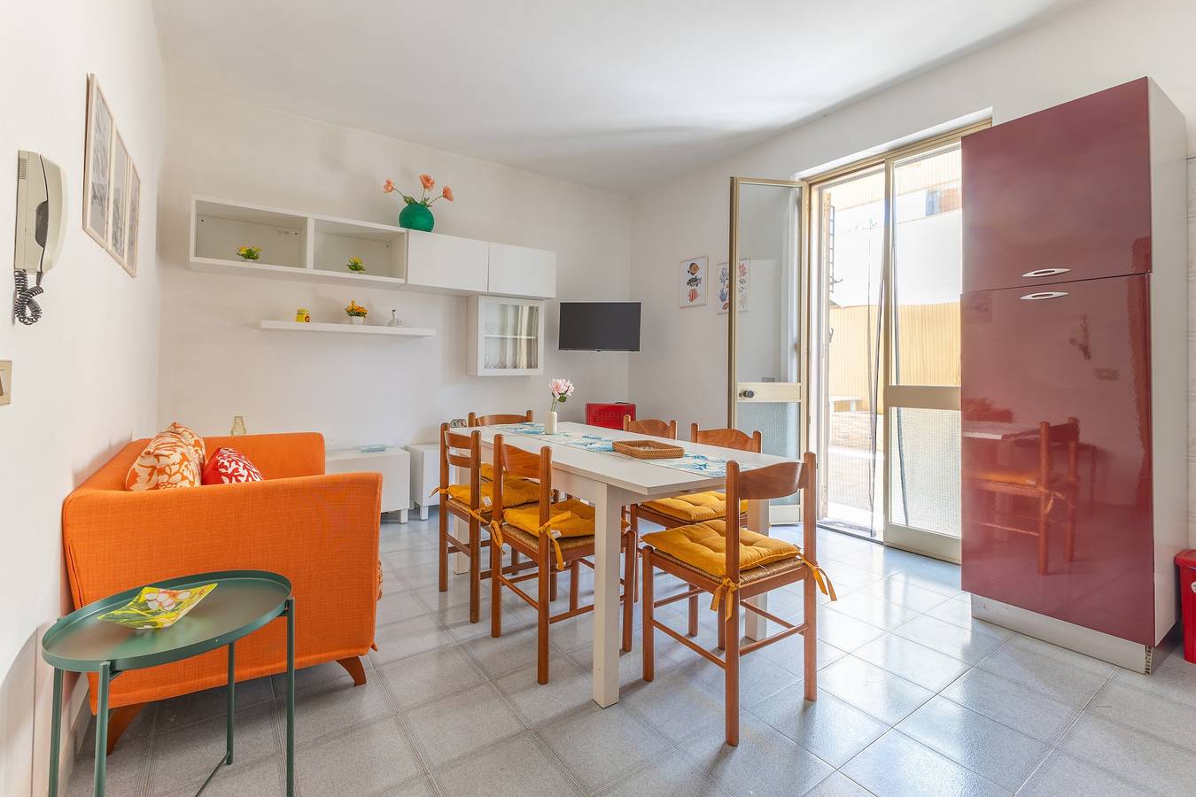 Appartamento intero, Appartamento 'Marea' con terrazza privata, Wi-Fi e aria condizionata in Santa Maria del Focallo, Ispica